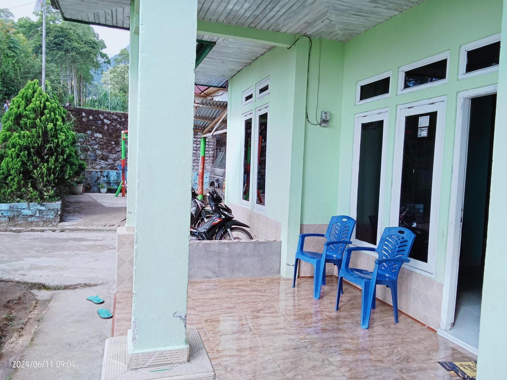 Petra Homestay Bangka Leda Ruteng Buitenkant foto
