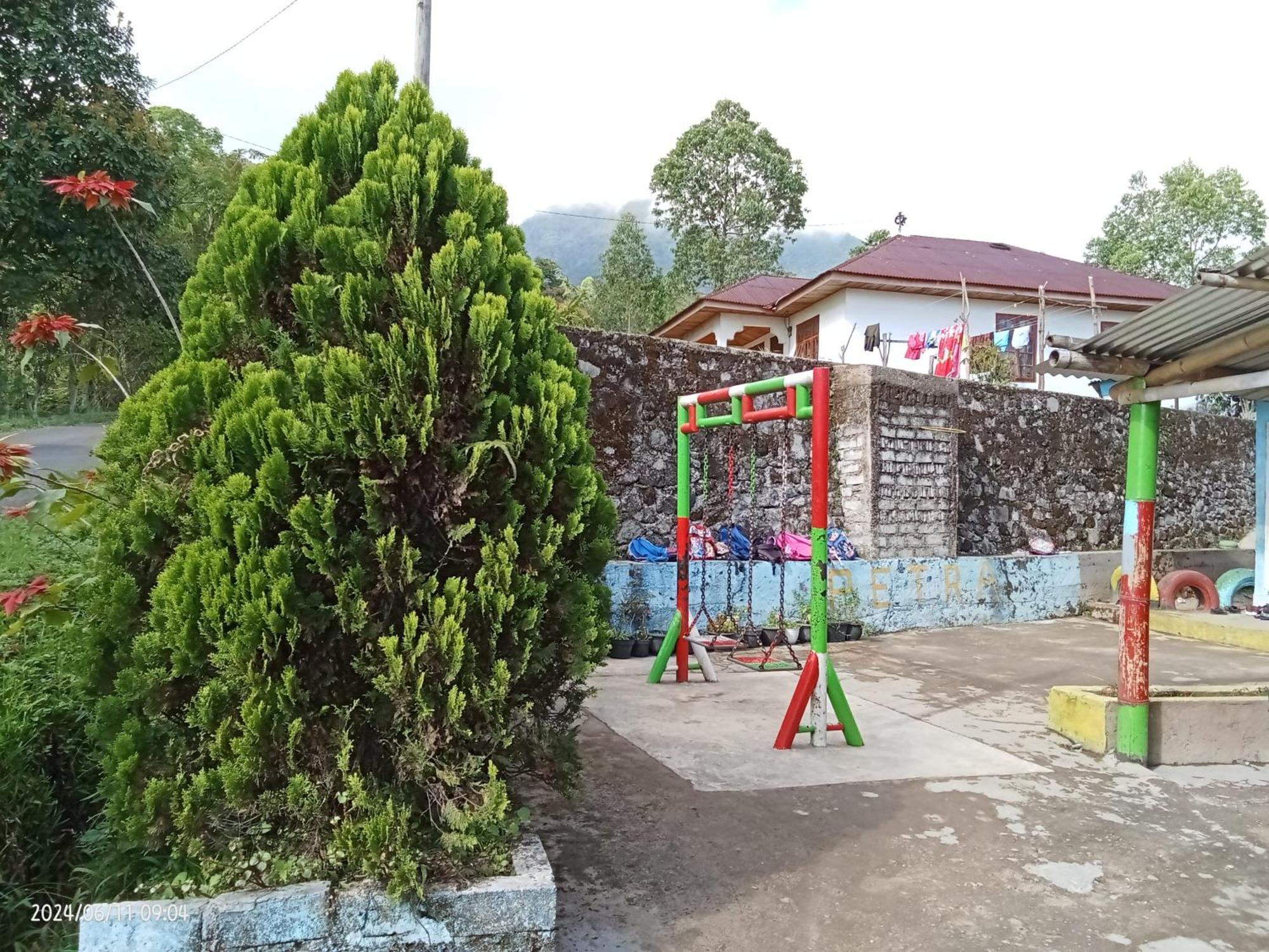 Petra Homestay Bangka Leda Ruteng Buitenkant foto